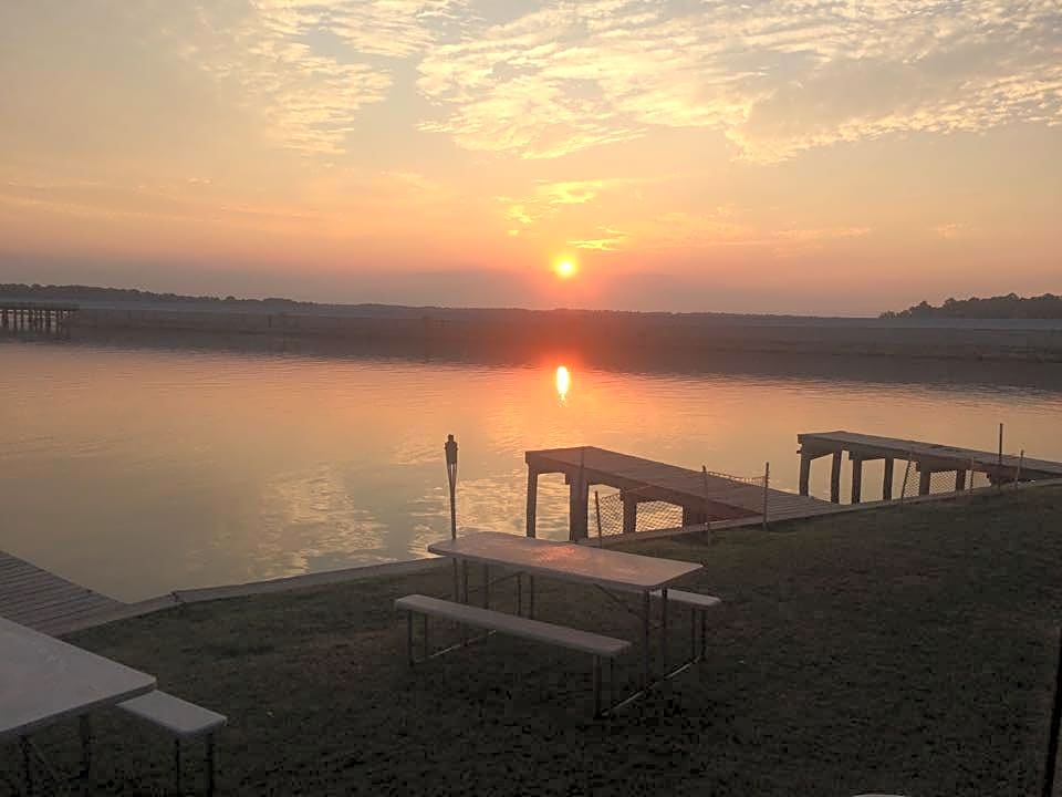 Lake Palestine Resort