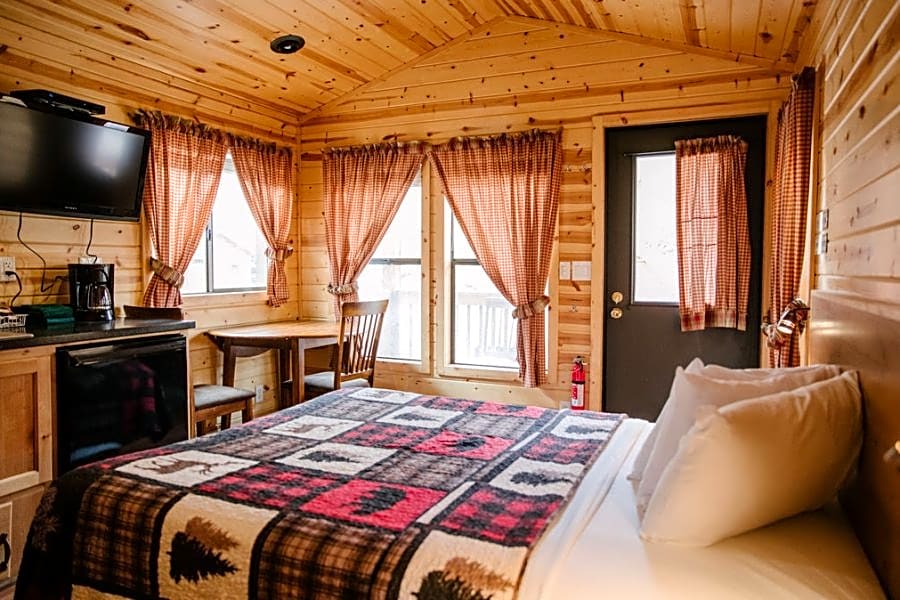 Snake River Cabins & RV Village