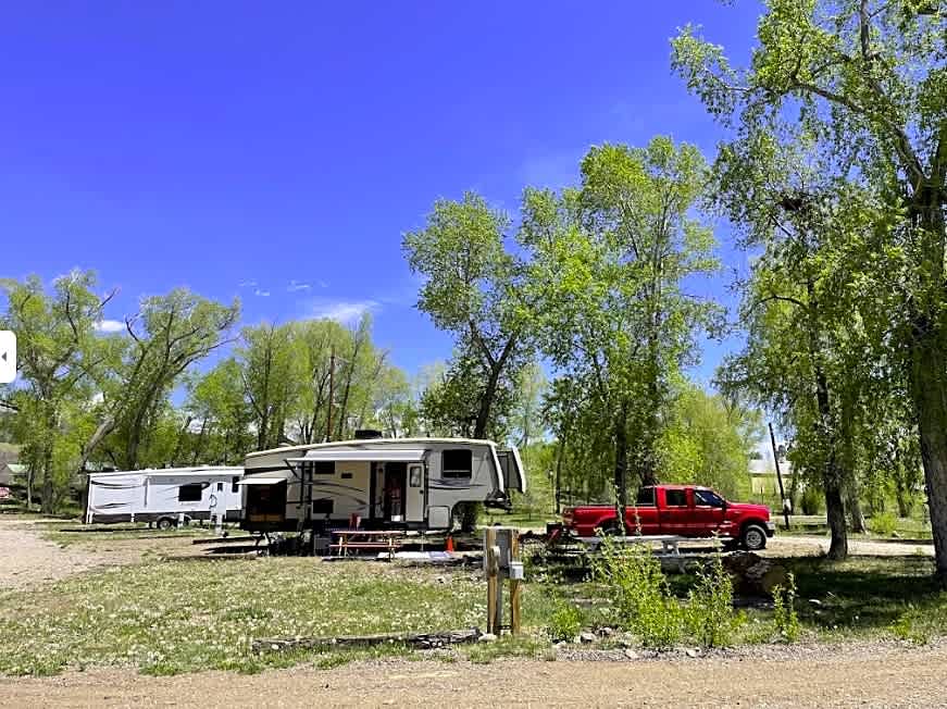 Down Home Lodge & Family RV Resort