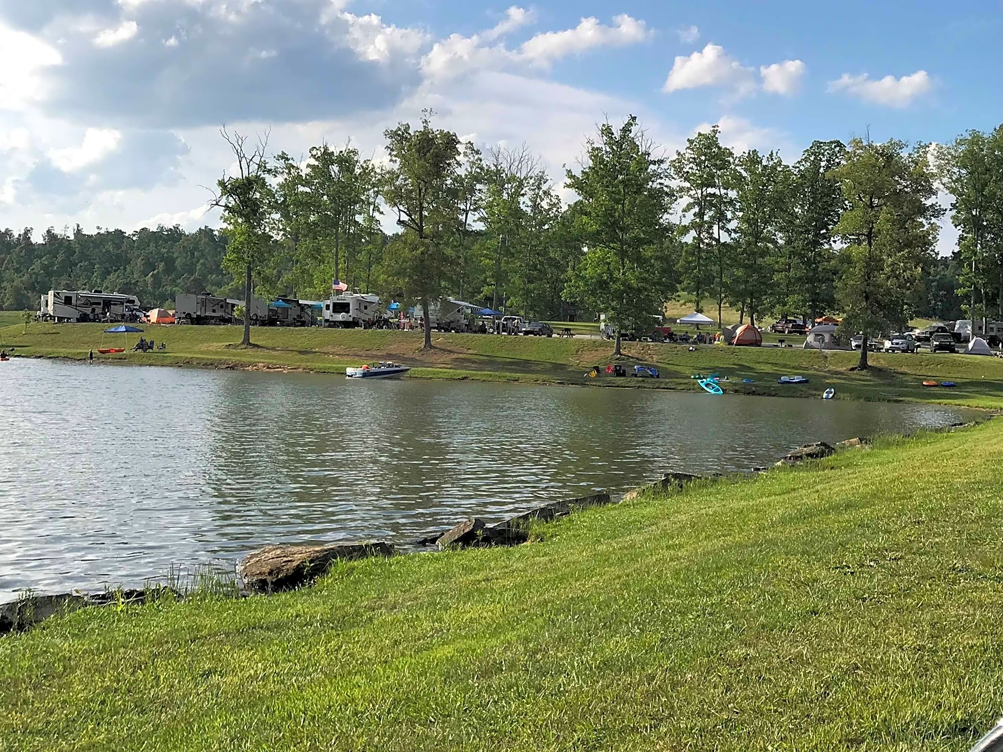 Holpps Pine Ridge Lake Campground