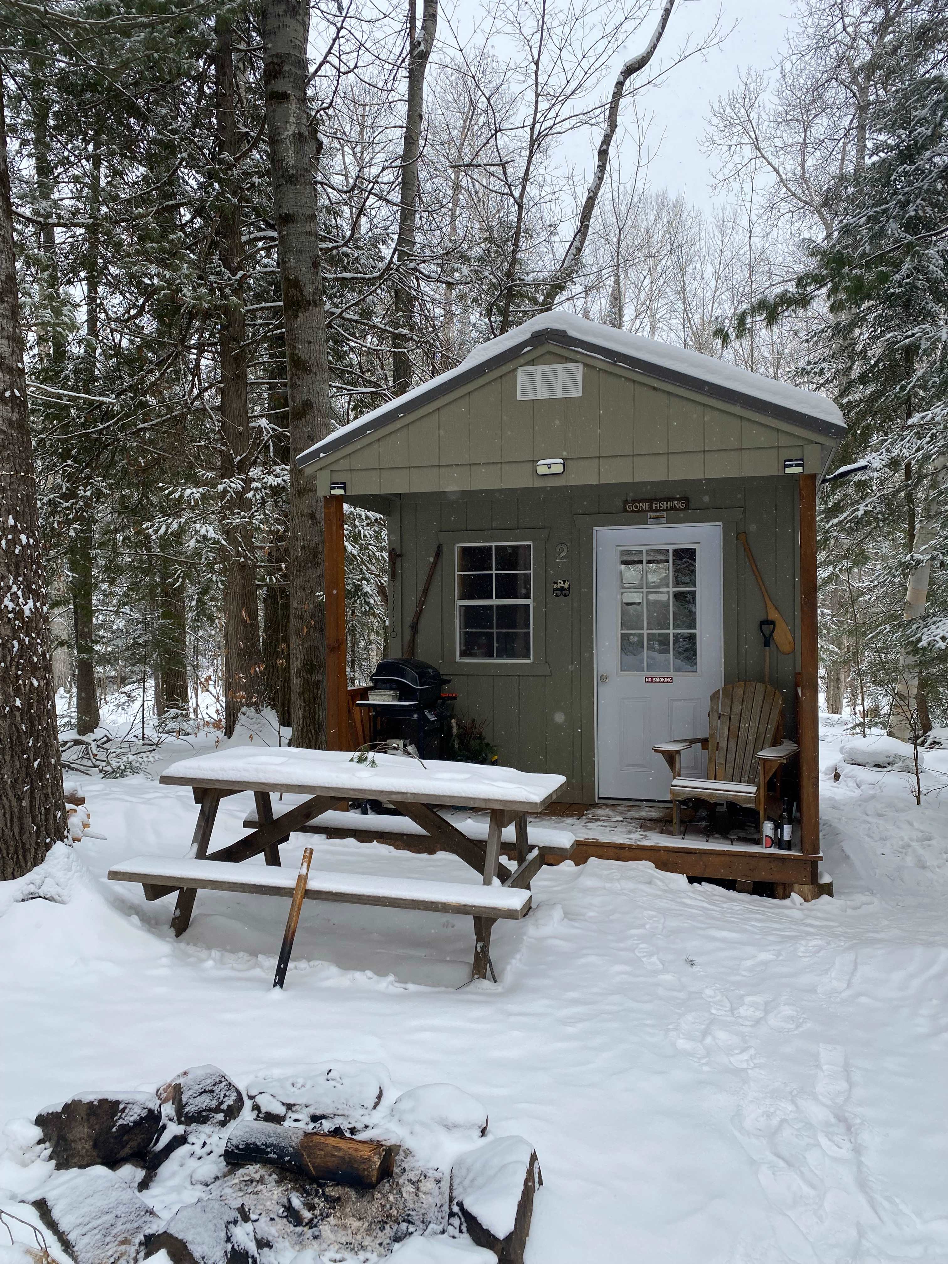 The Cabin - Cozy Rustic Retreat