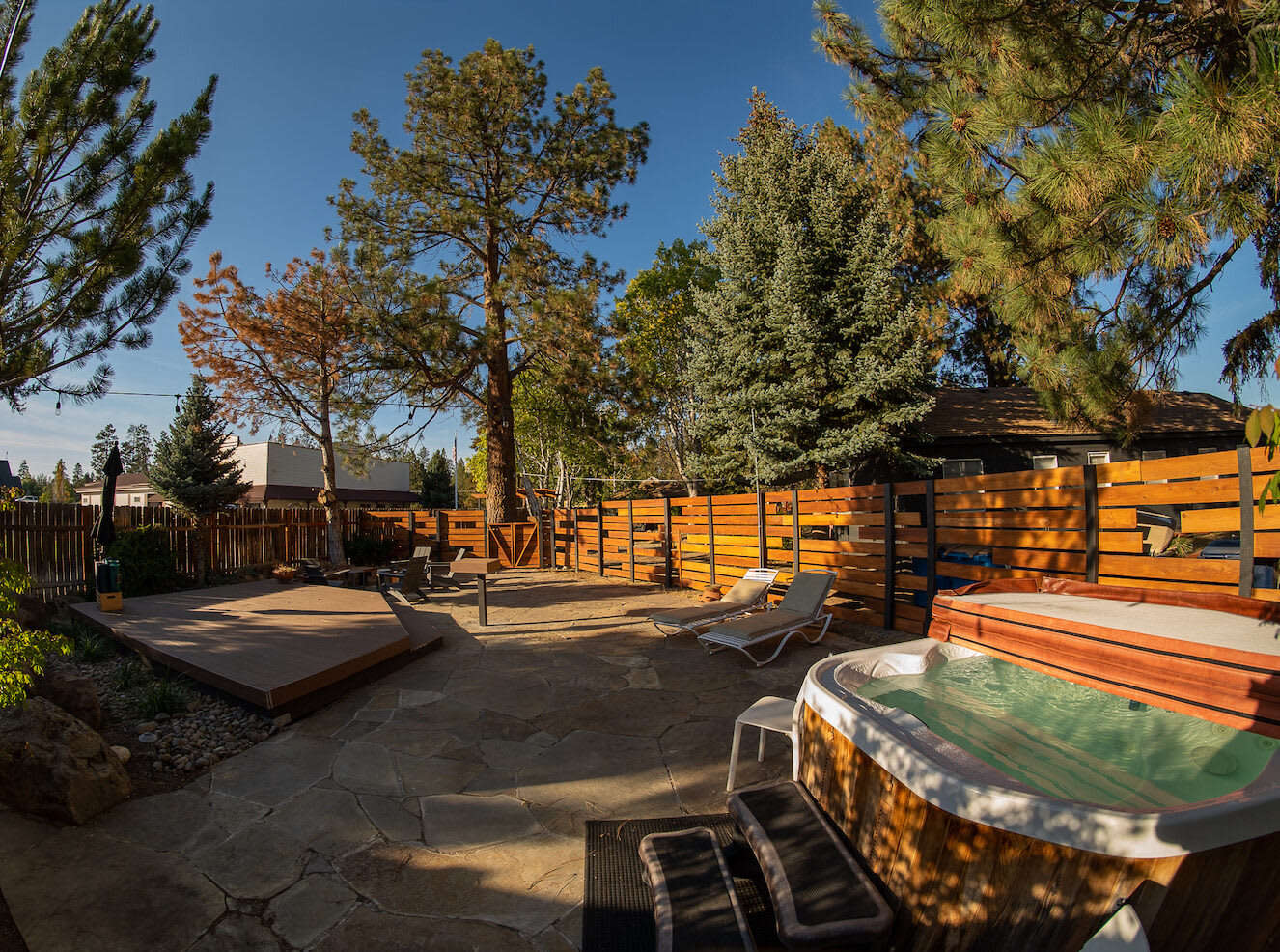 Left Coast Lodge