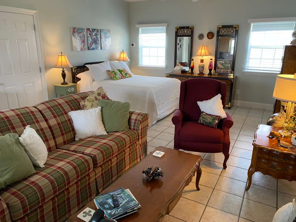 Barefoot Bungalow And RV Spot