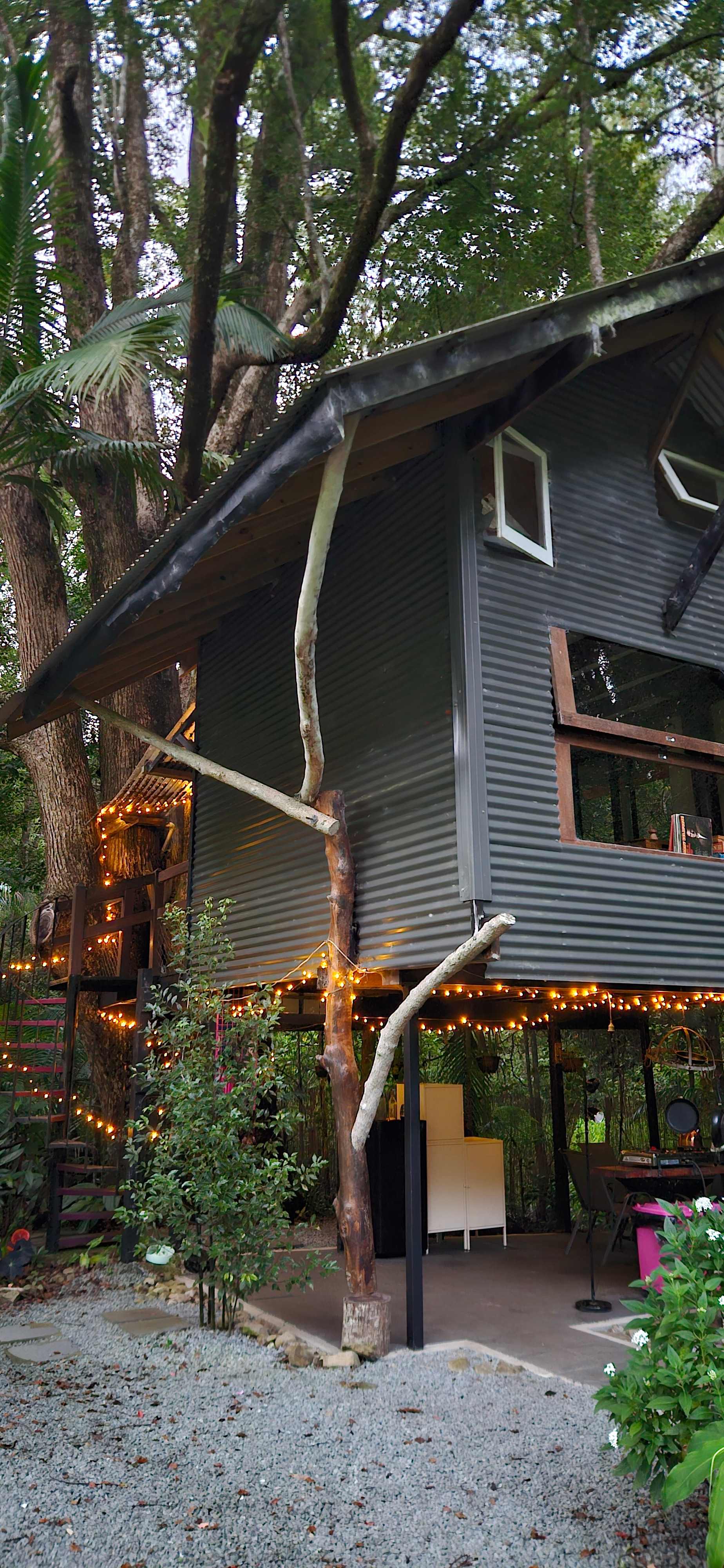 Crystal Creek Rainforest Treehouse