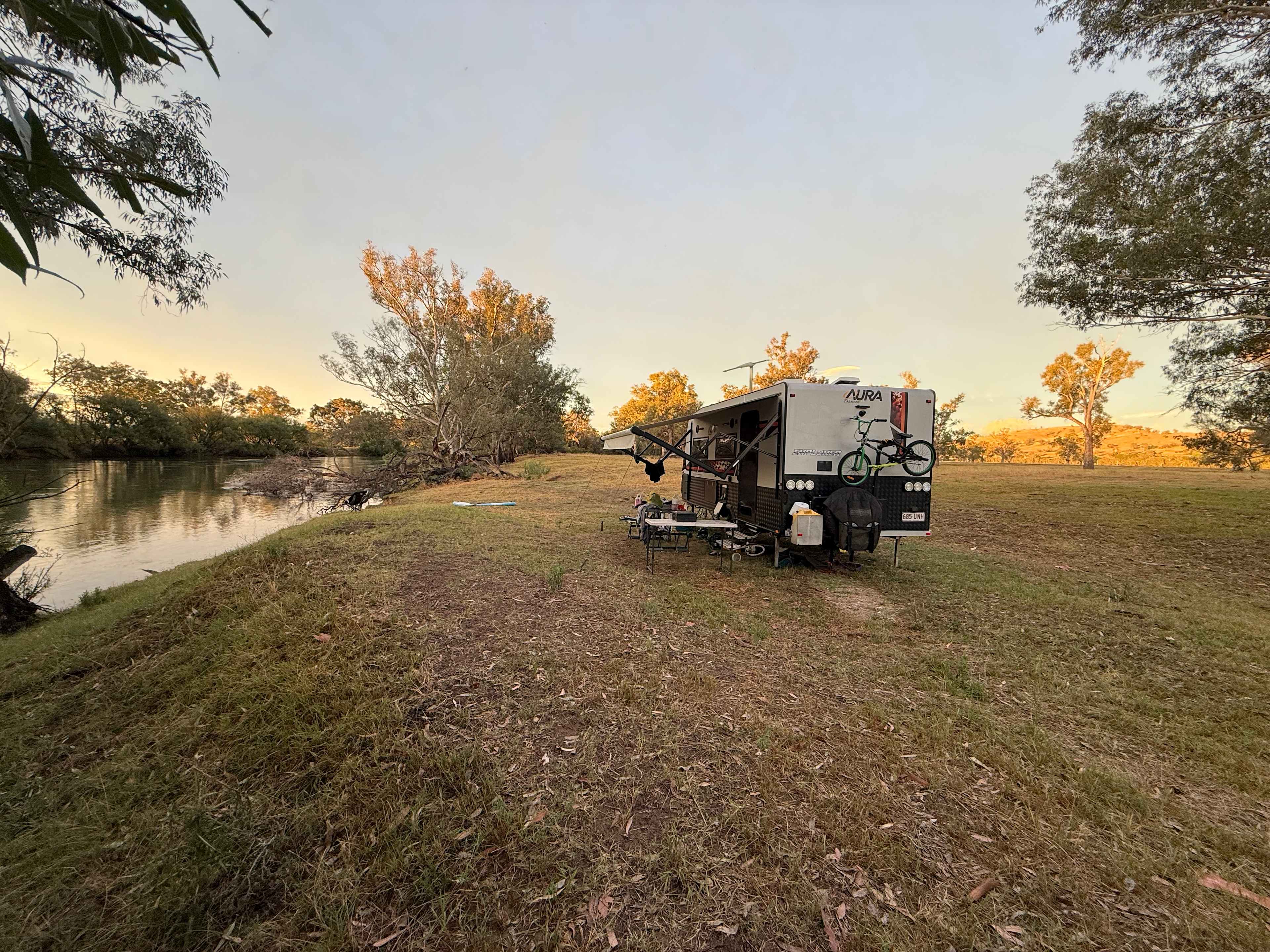 Rolling Hills & Riverside Camping