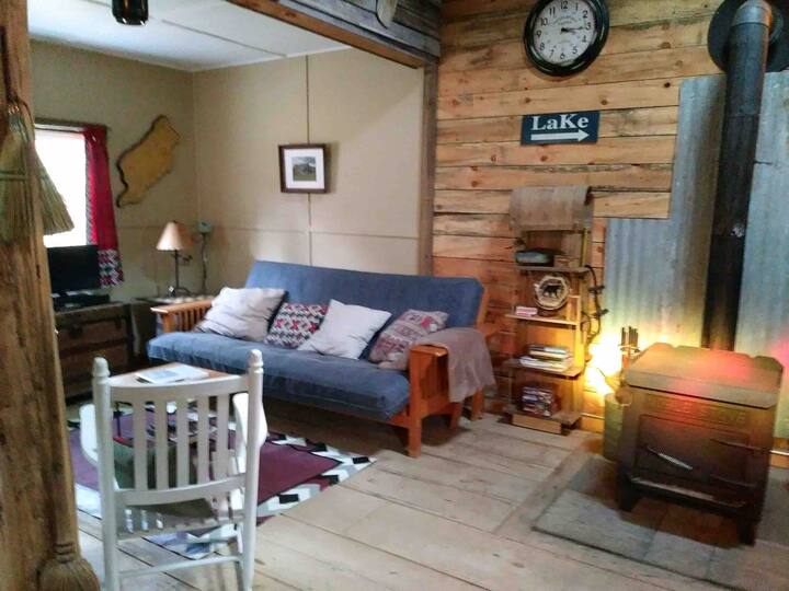 Off Grid Cozy Cabin