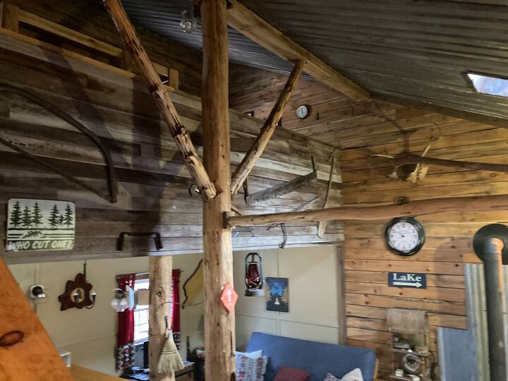 Off Grid Cozy Cabin