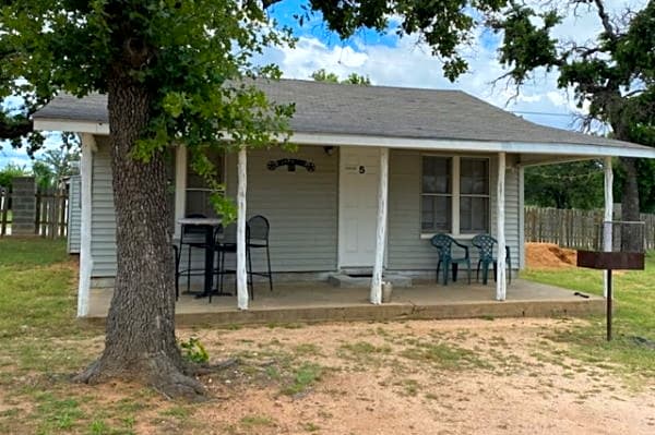 1B Open Plan Cabin