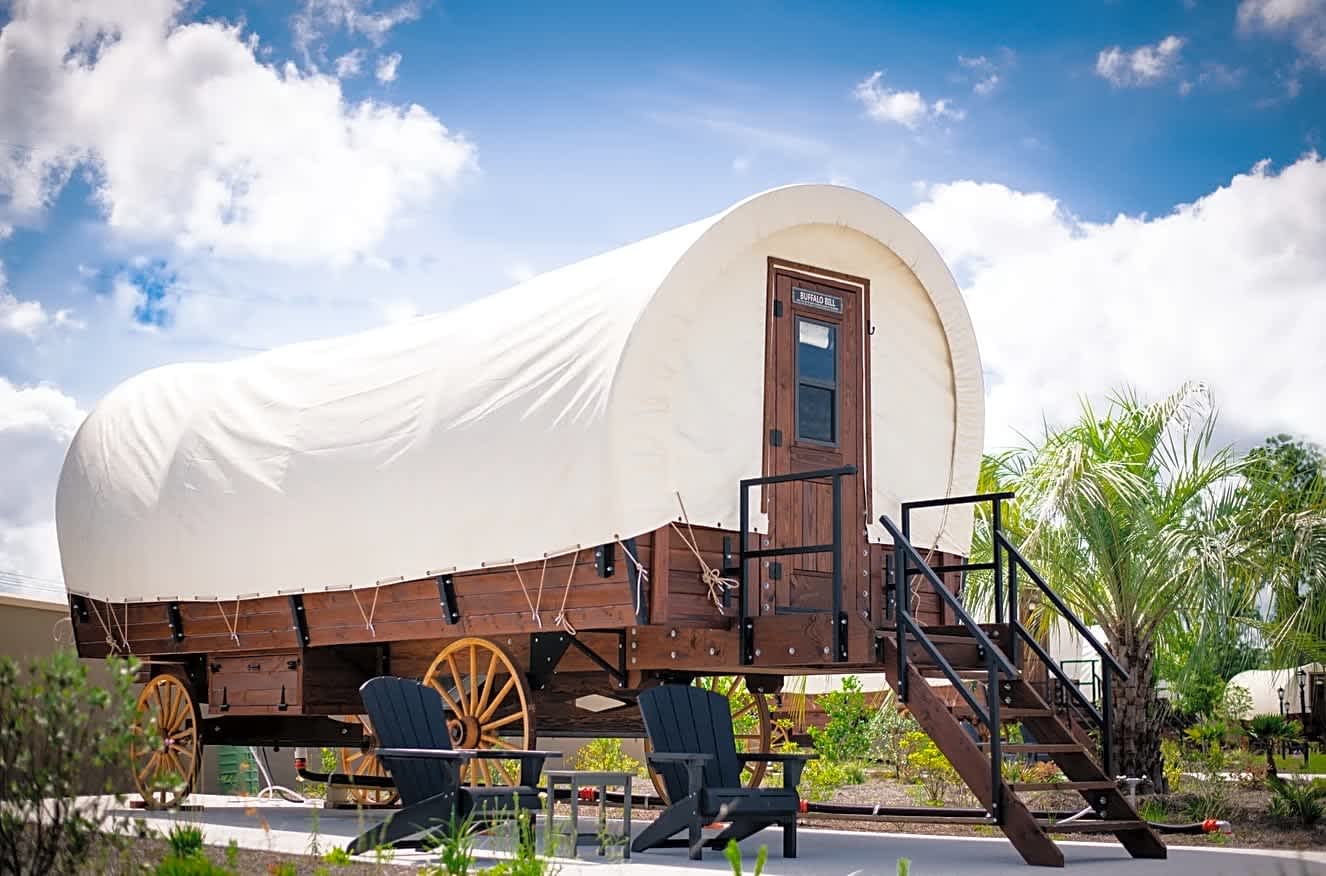 Covered Wagon with 2 Queen Beds