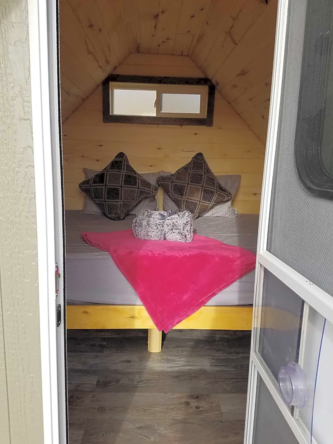 Lake Pod (No Pets)