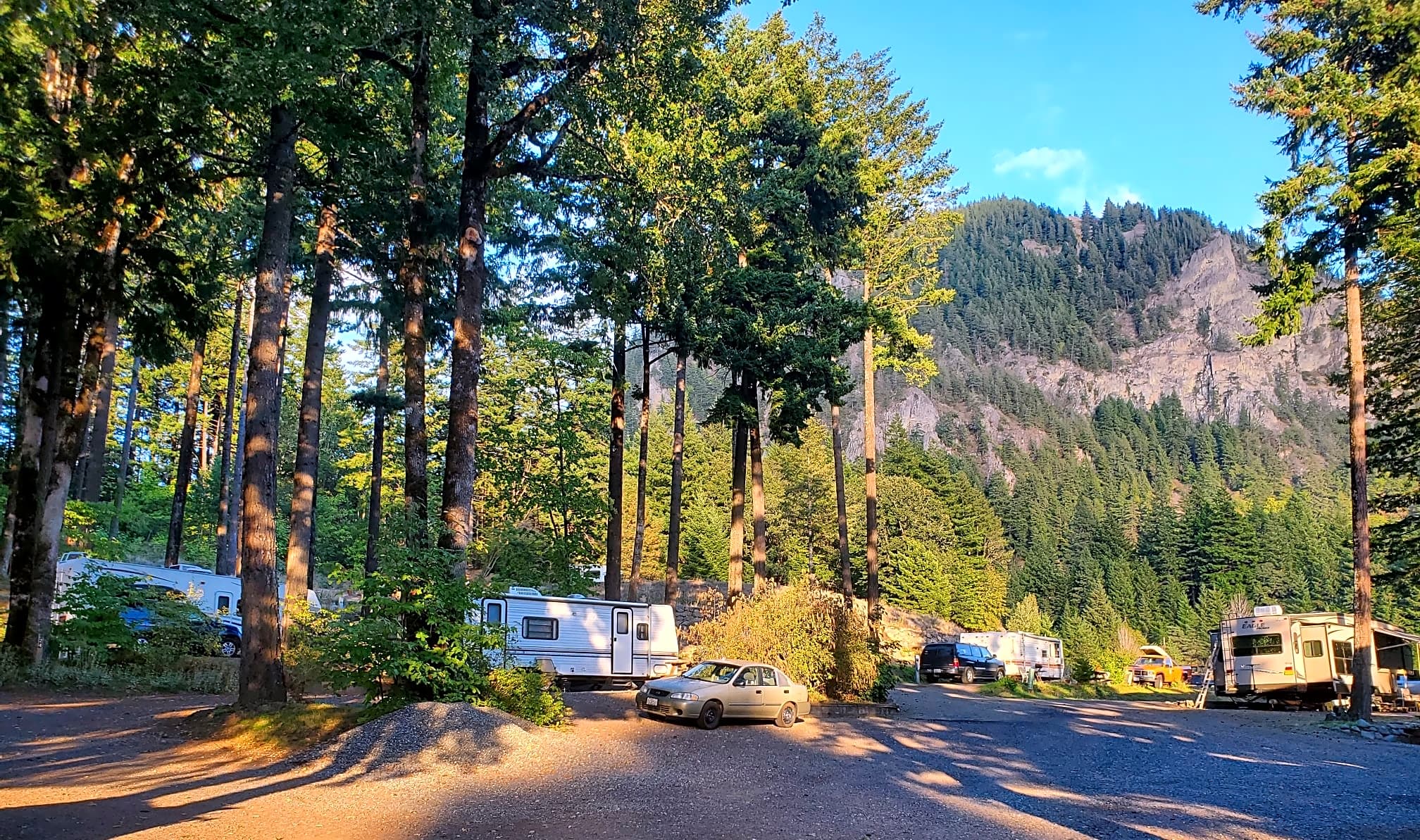CamperVan Camping Full Hook Up - Dog Mountain