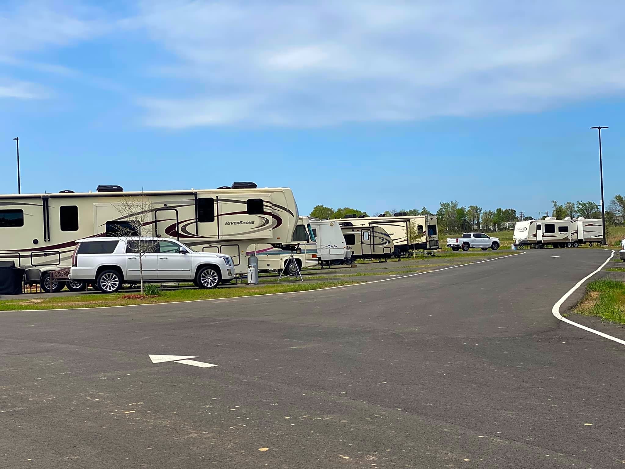 30/50 Amp Deluxe Full Hookup RV Site