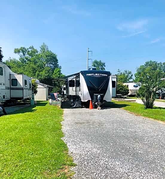 30/50 Amp Full Hook-Up RV Site