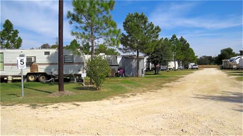 30/50 Amp Premium Full Hook-Up RV Site