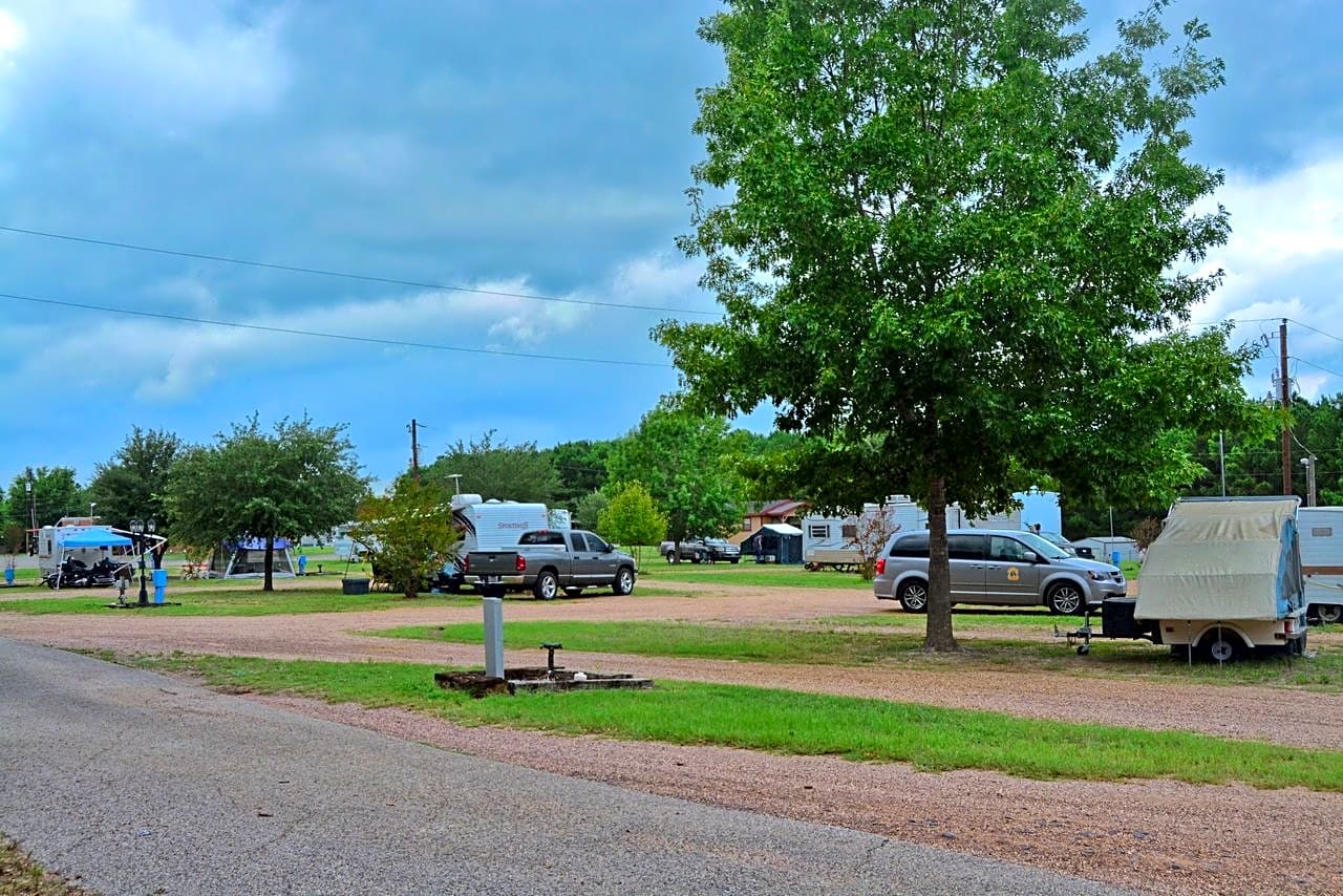 30/50 AMP Deluxe Full Hookup RV Site