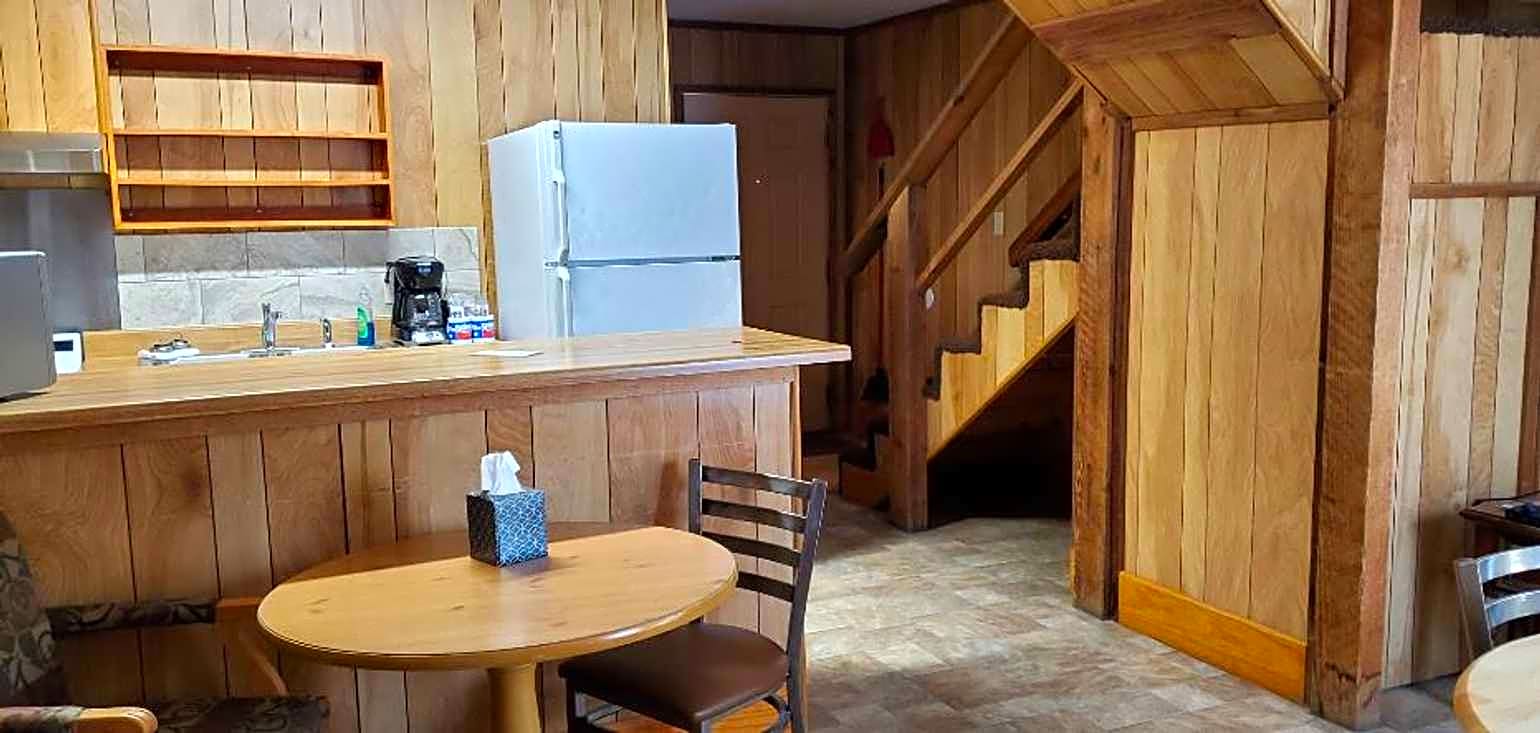 3 BR 8 Person River Front Cabin