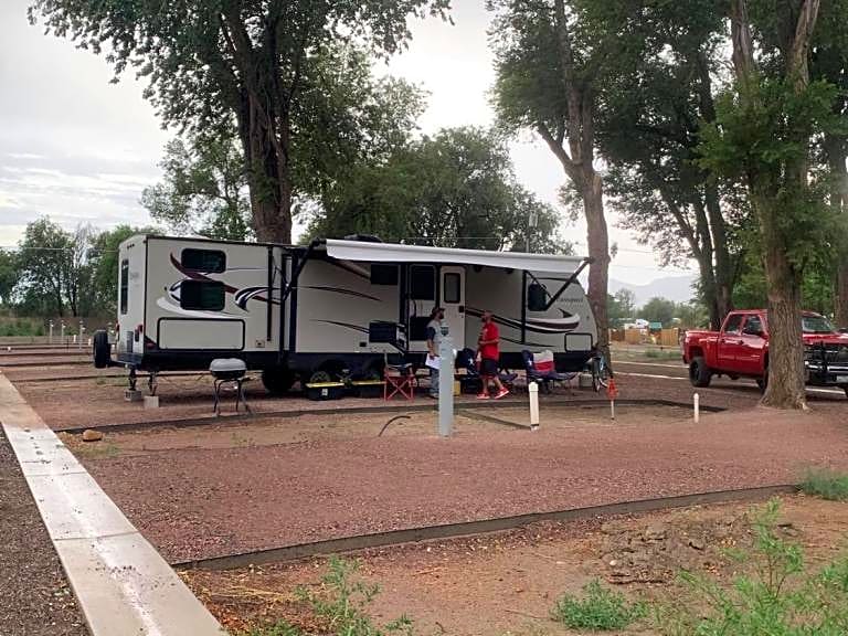 30/50 AMP Pull-Thru Full Hookup RV Site
