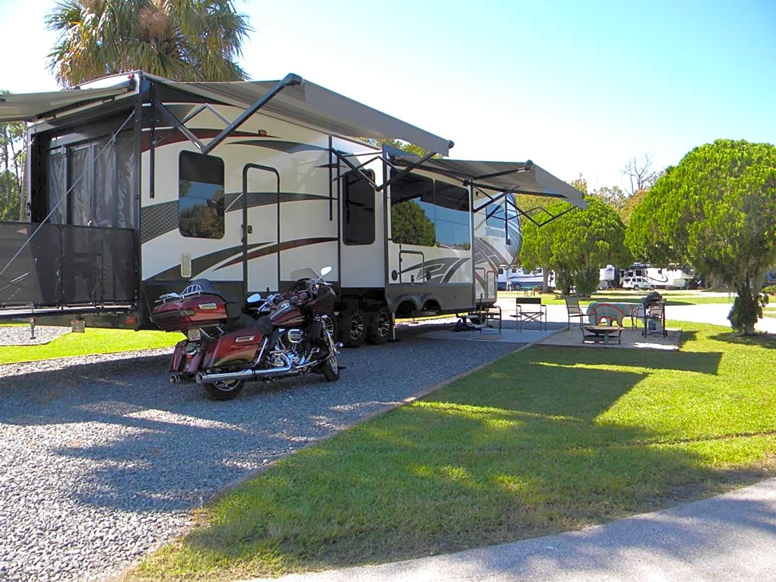 Deluxe Pull Thru RV Site