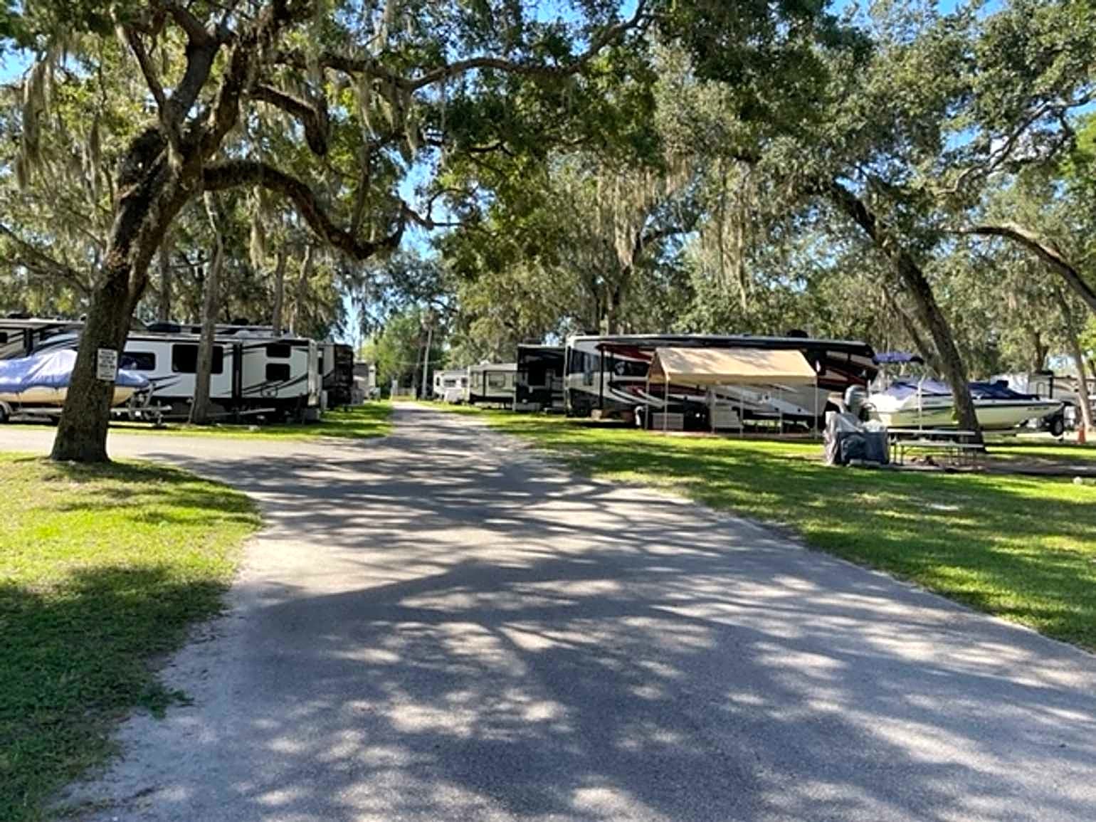 30/50 Amp Pull-Through RV Site