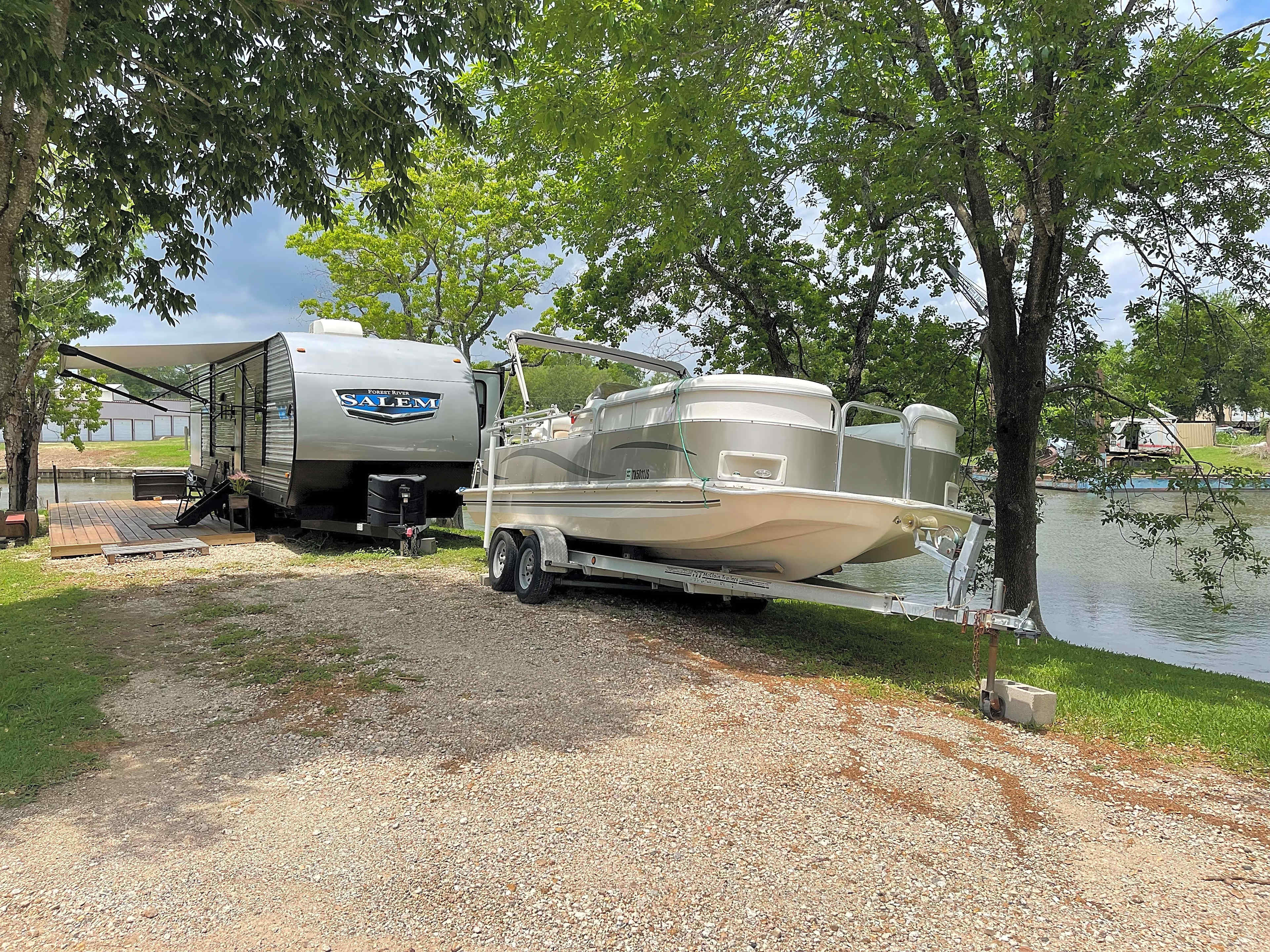 Waterfront, Full Hook up, Back-in RV Sites - Nightly Stays