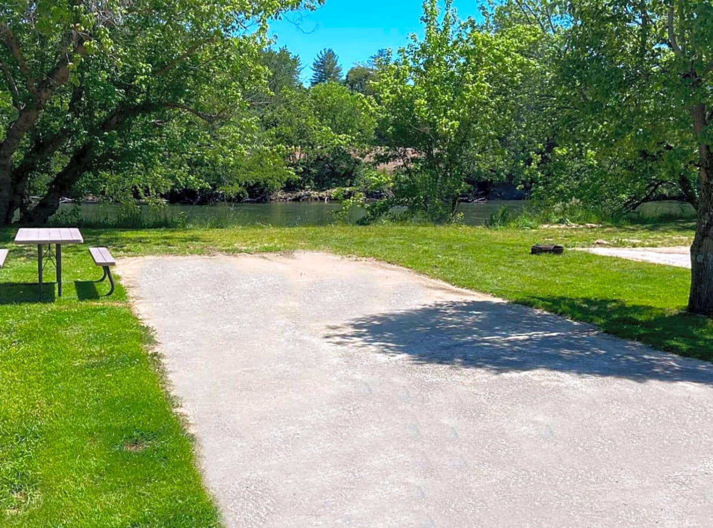 No Hookup Riverside RV Site