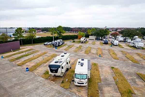 PULL-THROUGH RV SITE