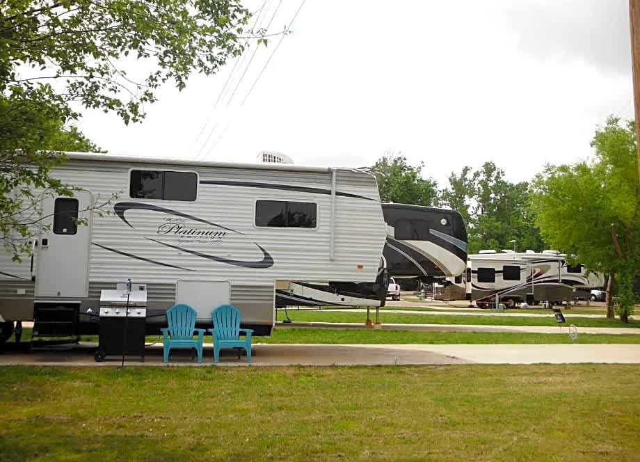 Full Hookup Back In RV Site