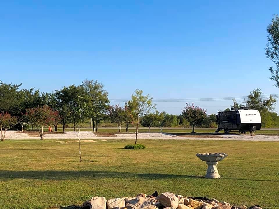 20/30/50 Amp Full Hook-Up RV Site