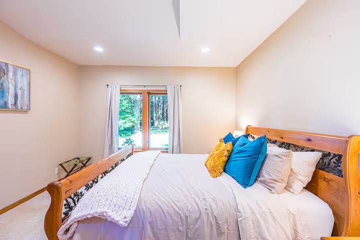 Tranquil 3-Bdrm Log Cabin Retreat