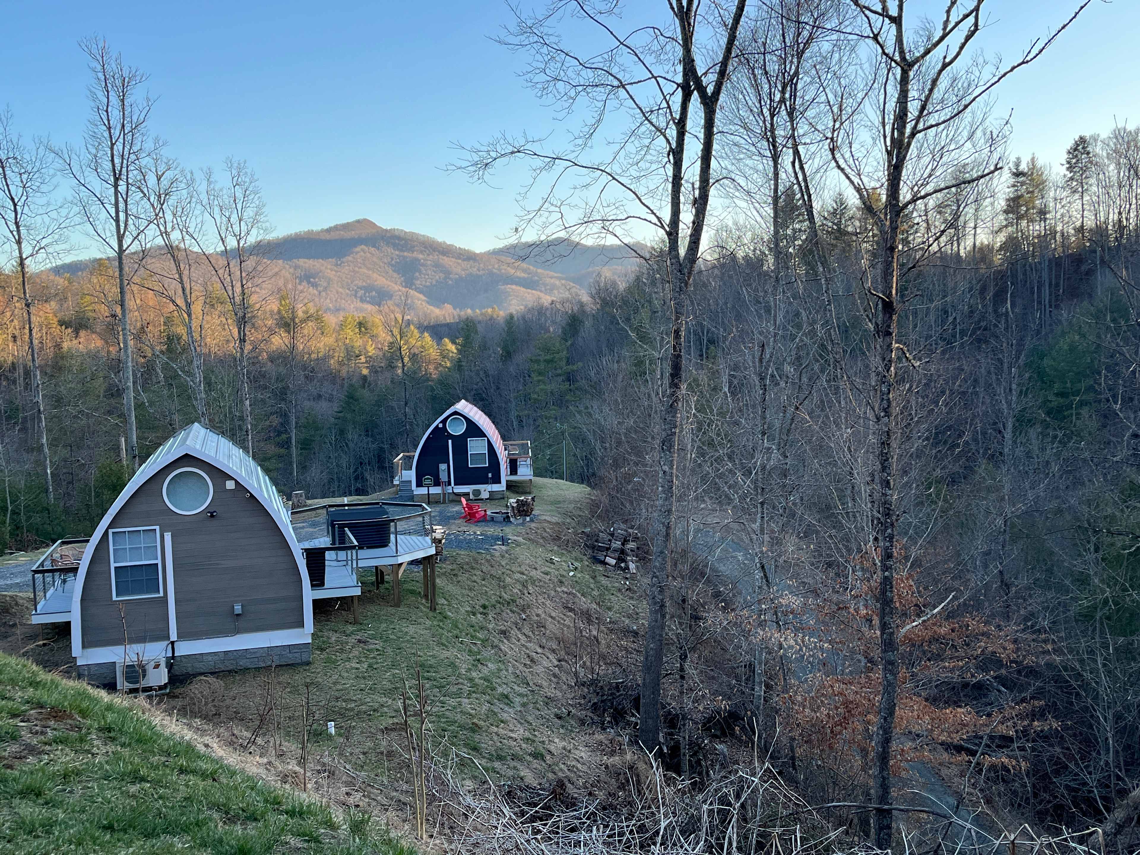 Romantic, hot tub, pet friendly