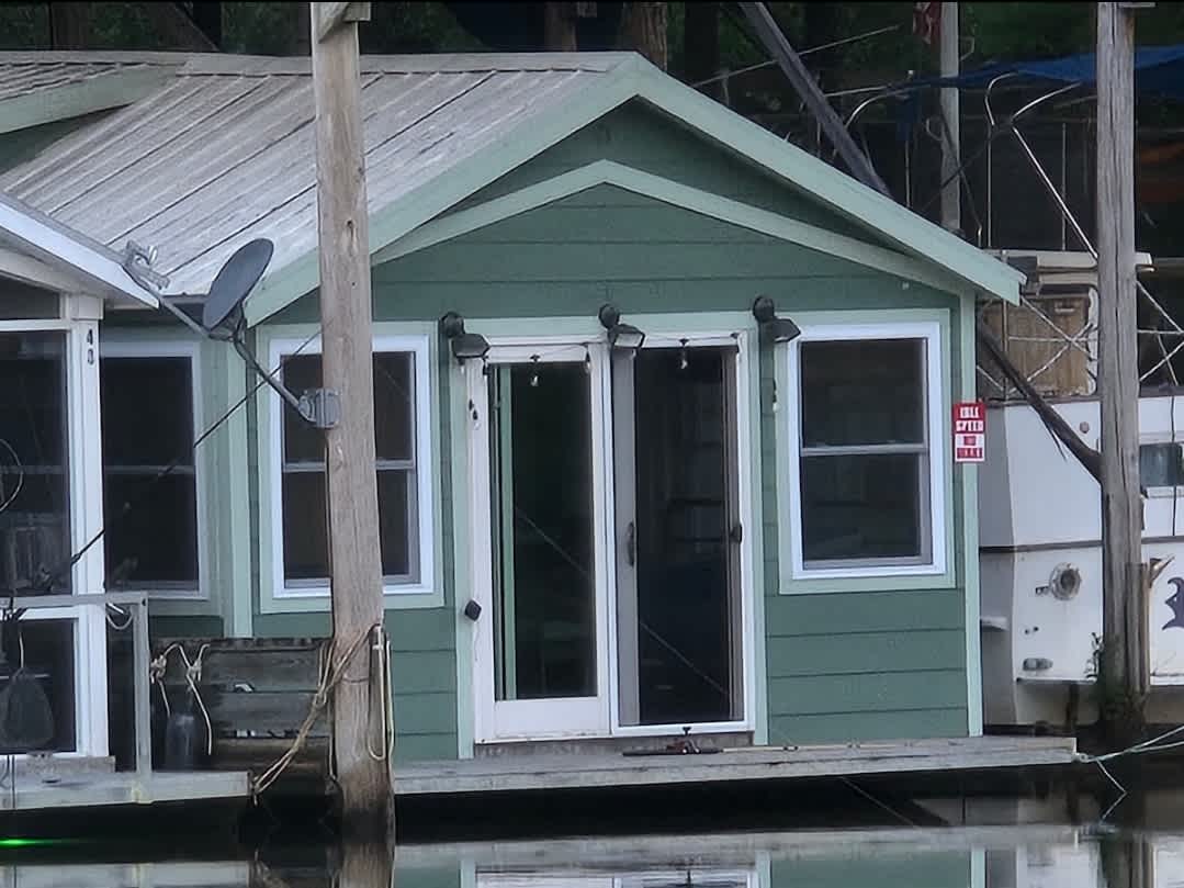 The Southern Bell House Boat