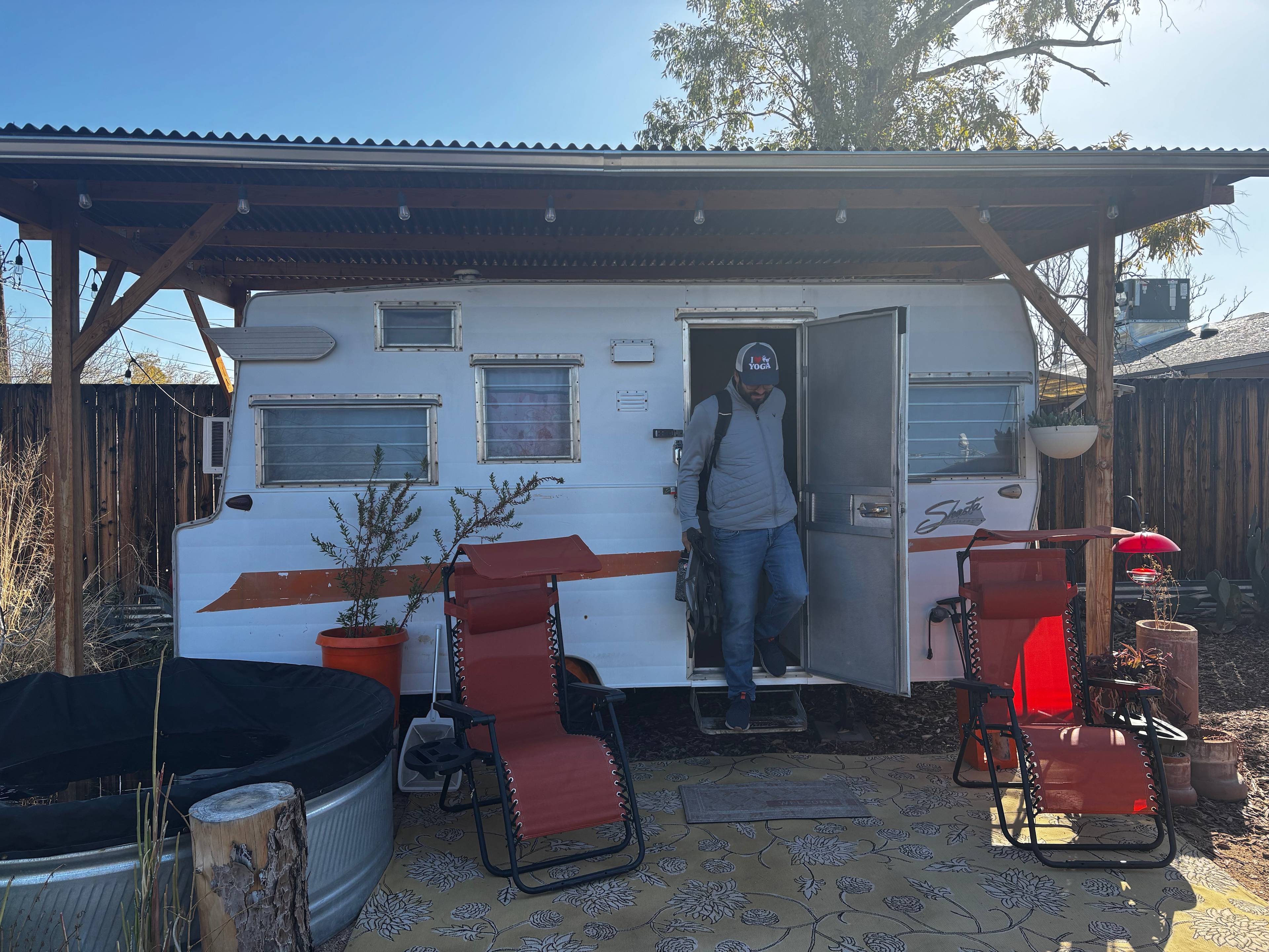 La Shata: Garden + Camper