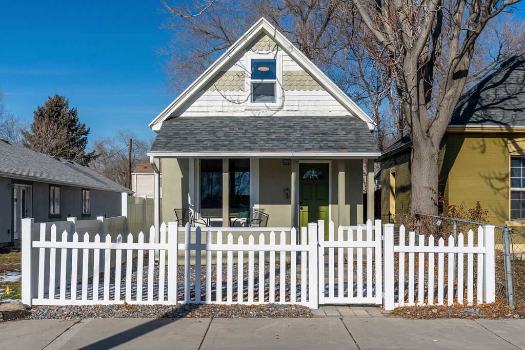 Enchanted Urban "Tree House" for 5