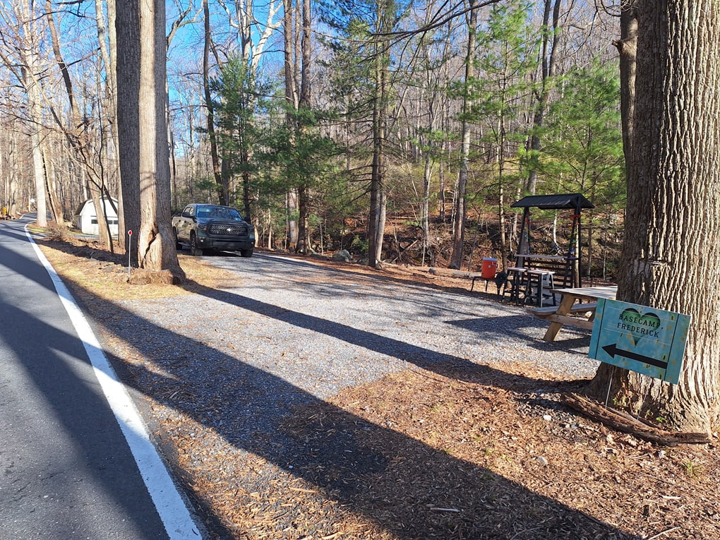 Easy pull in, close to road