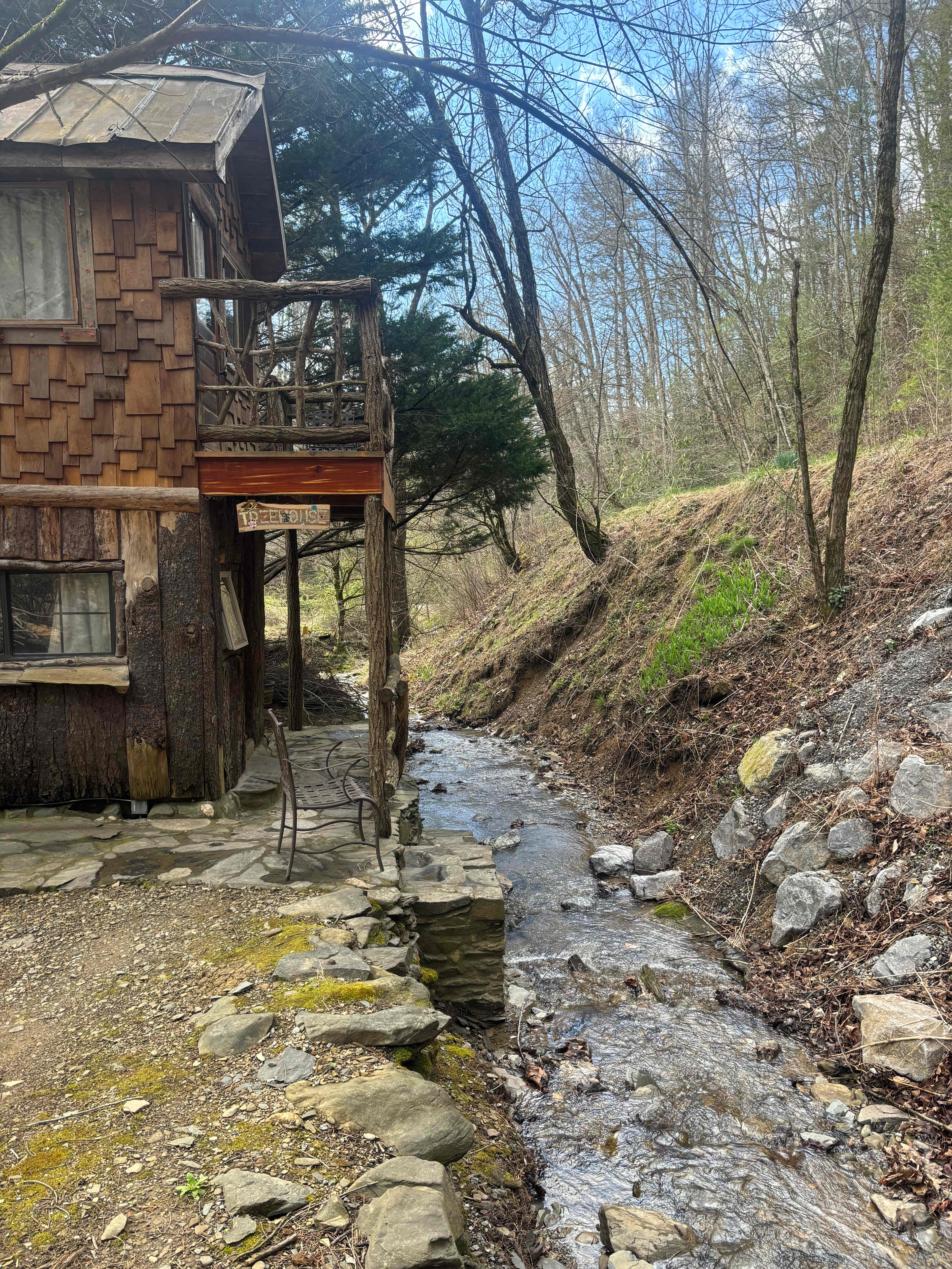 Standing Bear Farm / Hostel