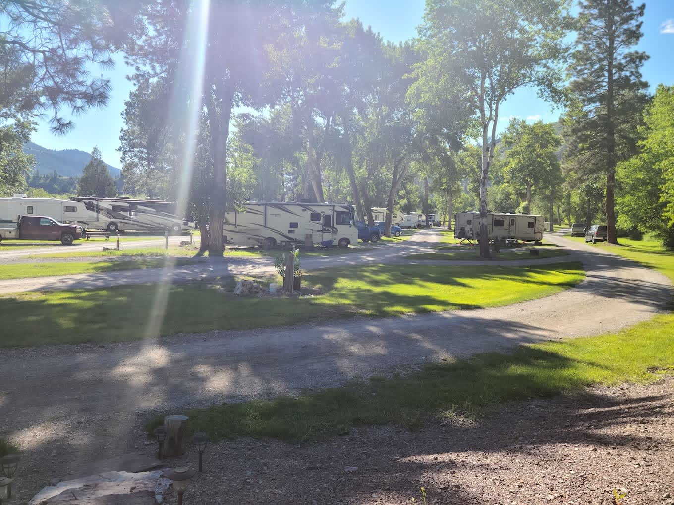 Bearmouth Chalet and RV Park