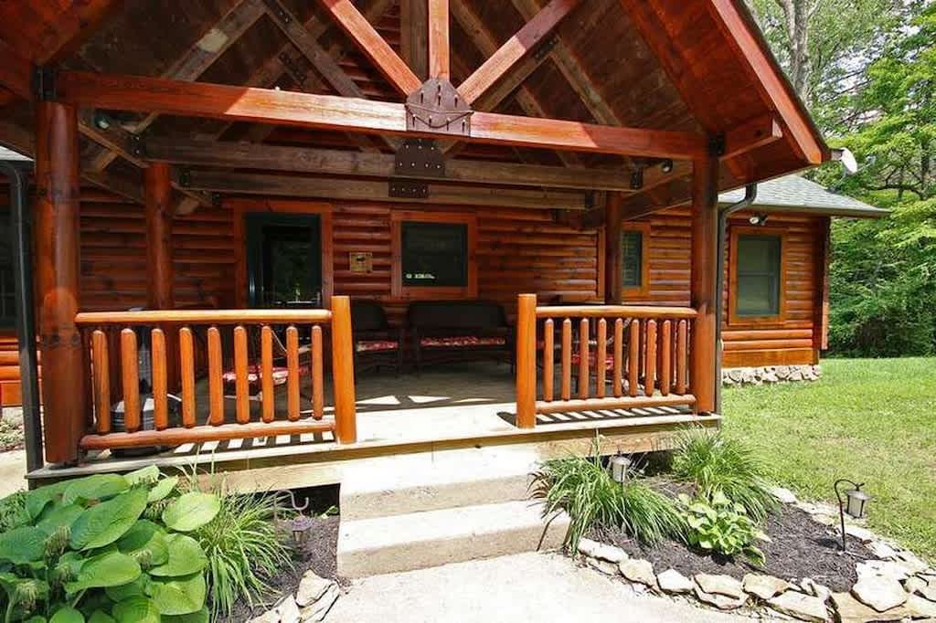 Secluded 5 bedroom cabin