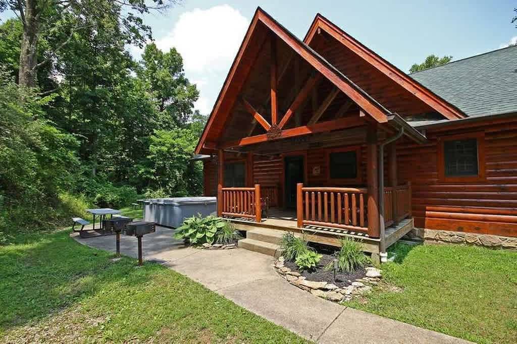 Secluded 5 bedroom cabin