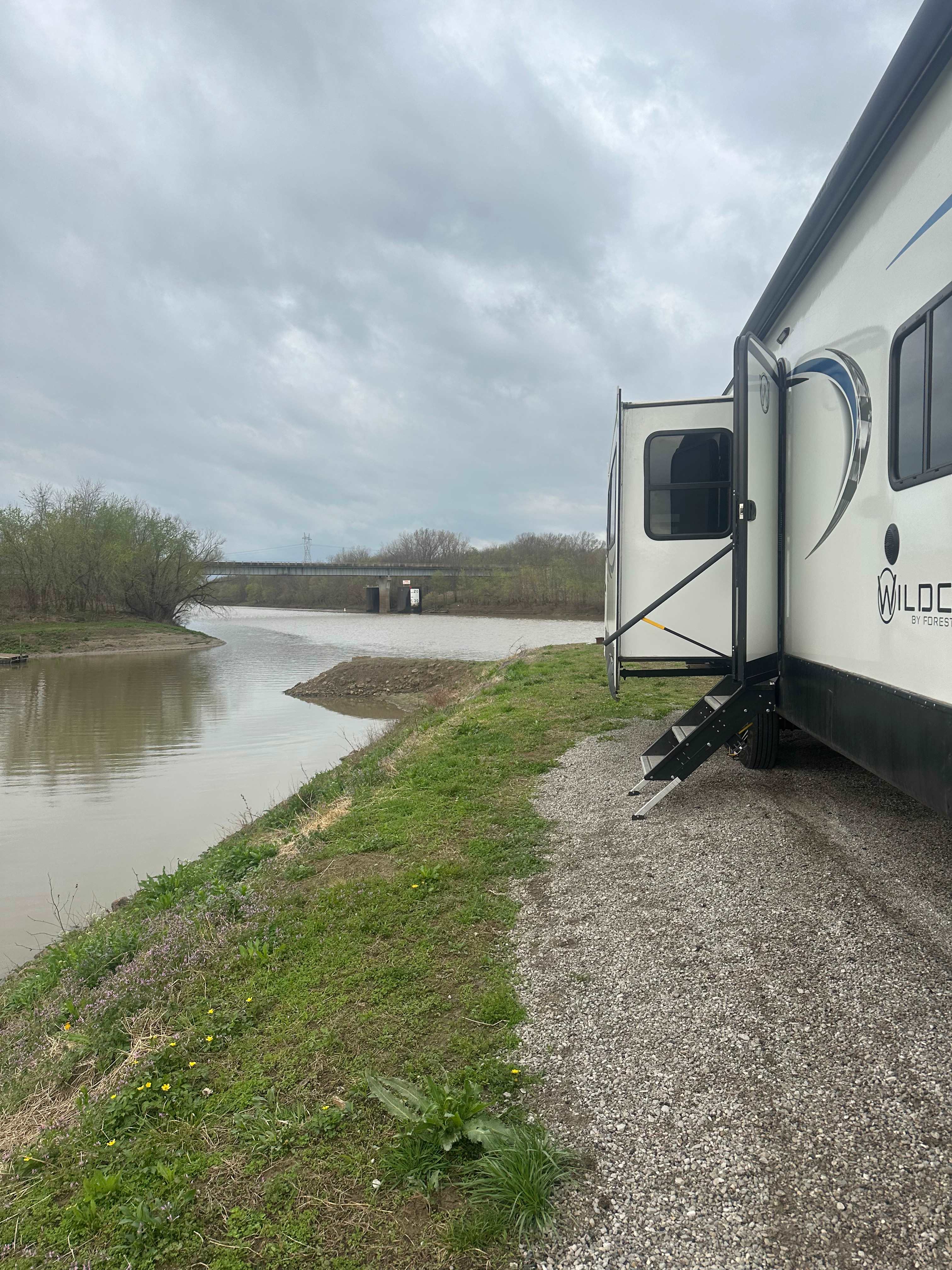 Kaskaskia River Camping & RV Park