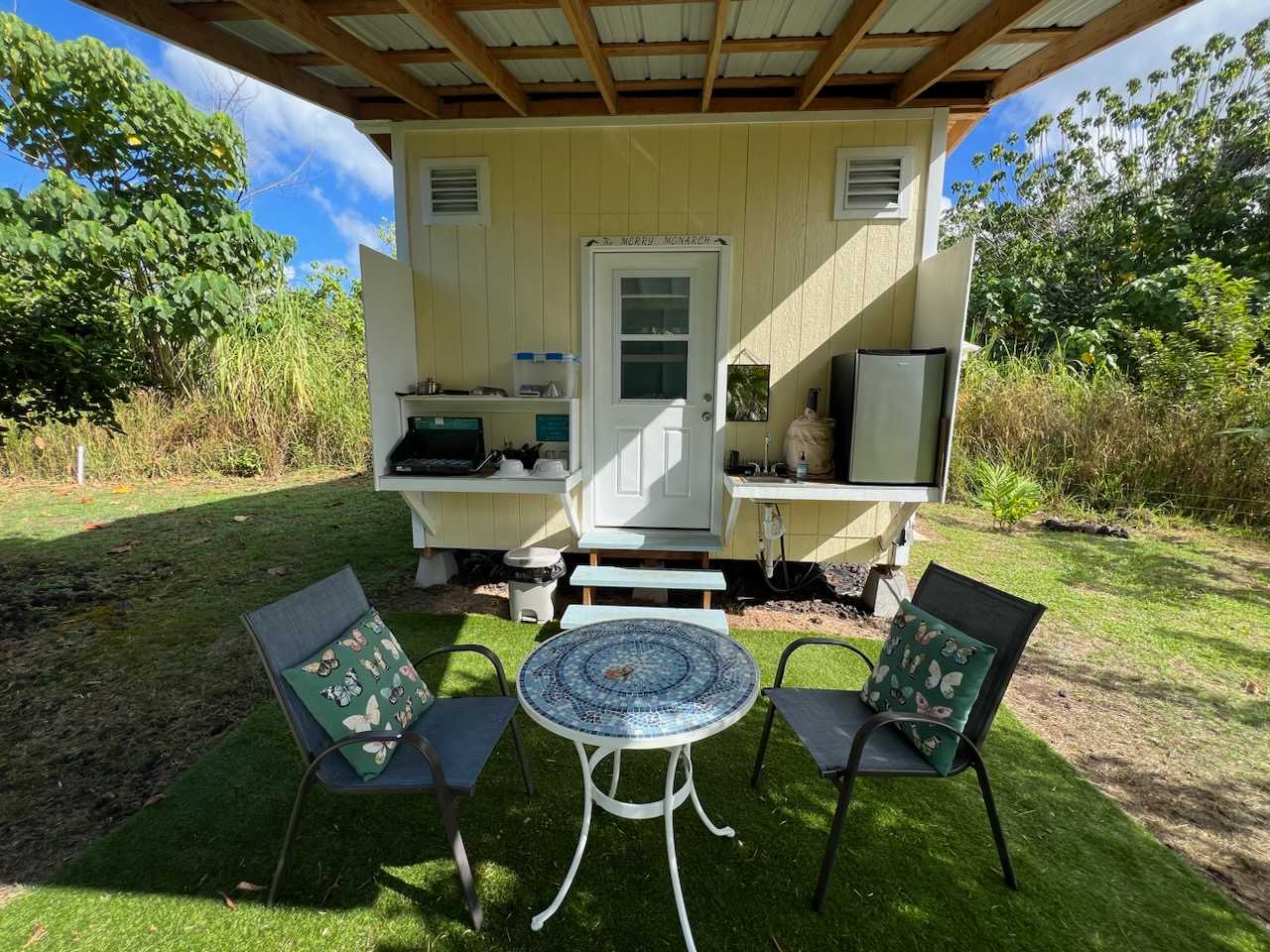 Pulelehua Gardens Off-Grid Cabin