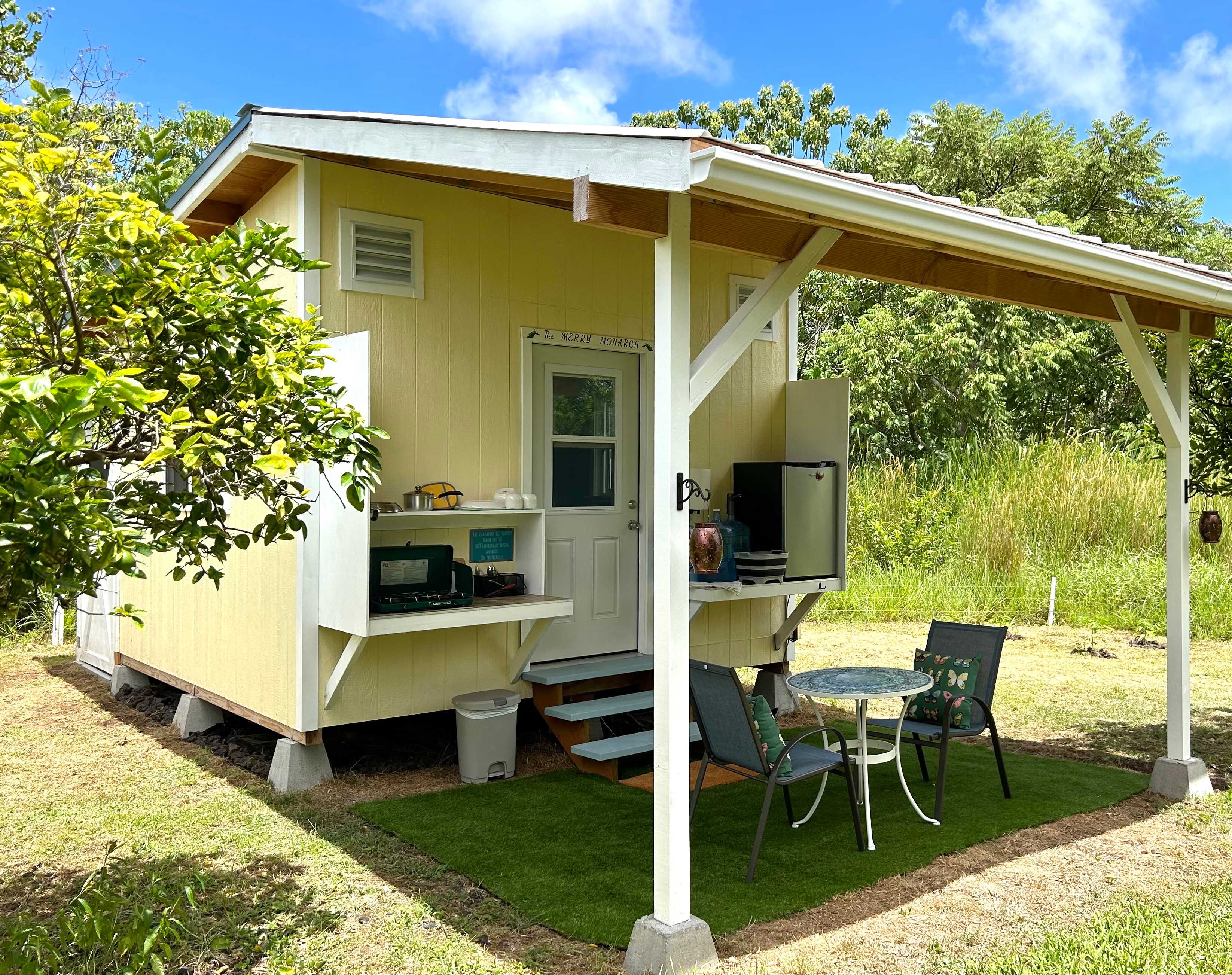 Pulelehua Gardens Off-Grid Cabin