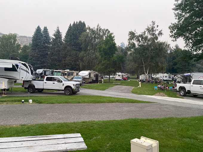 Lakeshore RV Park & Marina