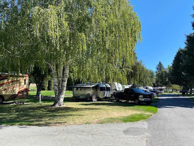 Lakeshore RV Park & Marina