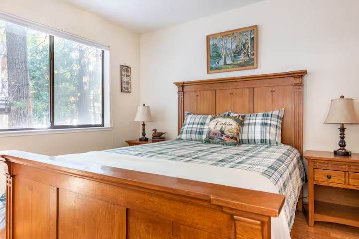 VIEWS! Pine View Lodge *Jetted Tub*