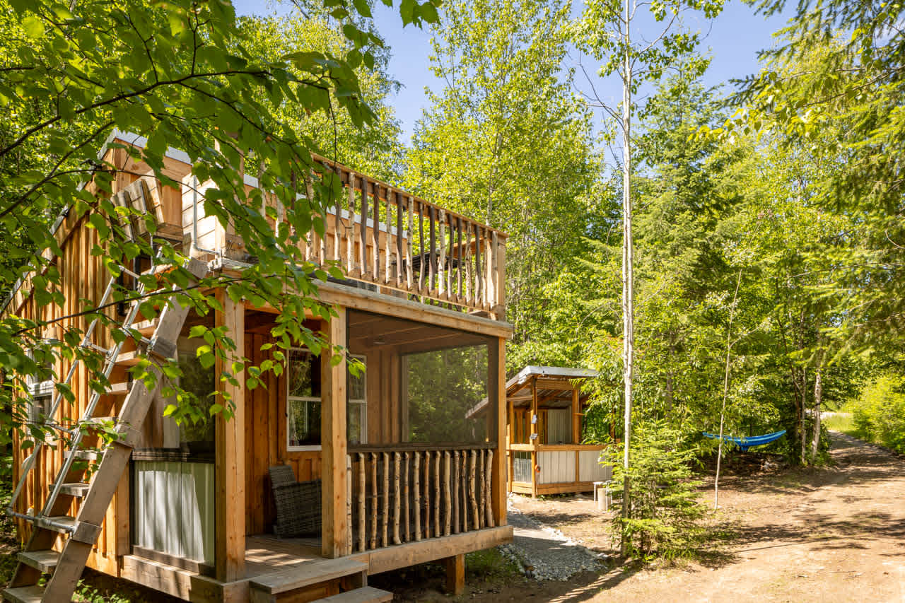 Moonraker Treehouse & Cabins
