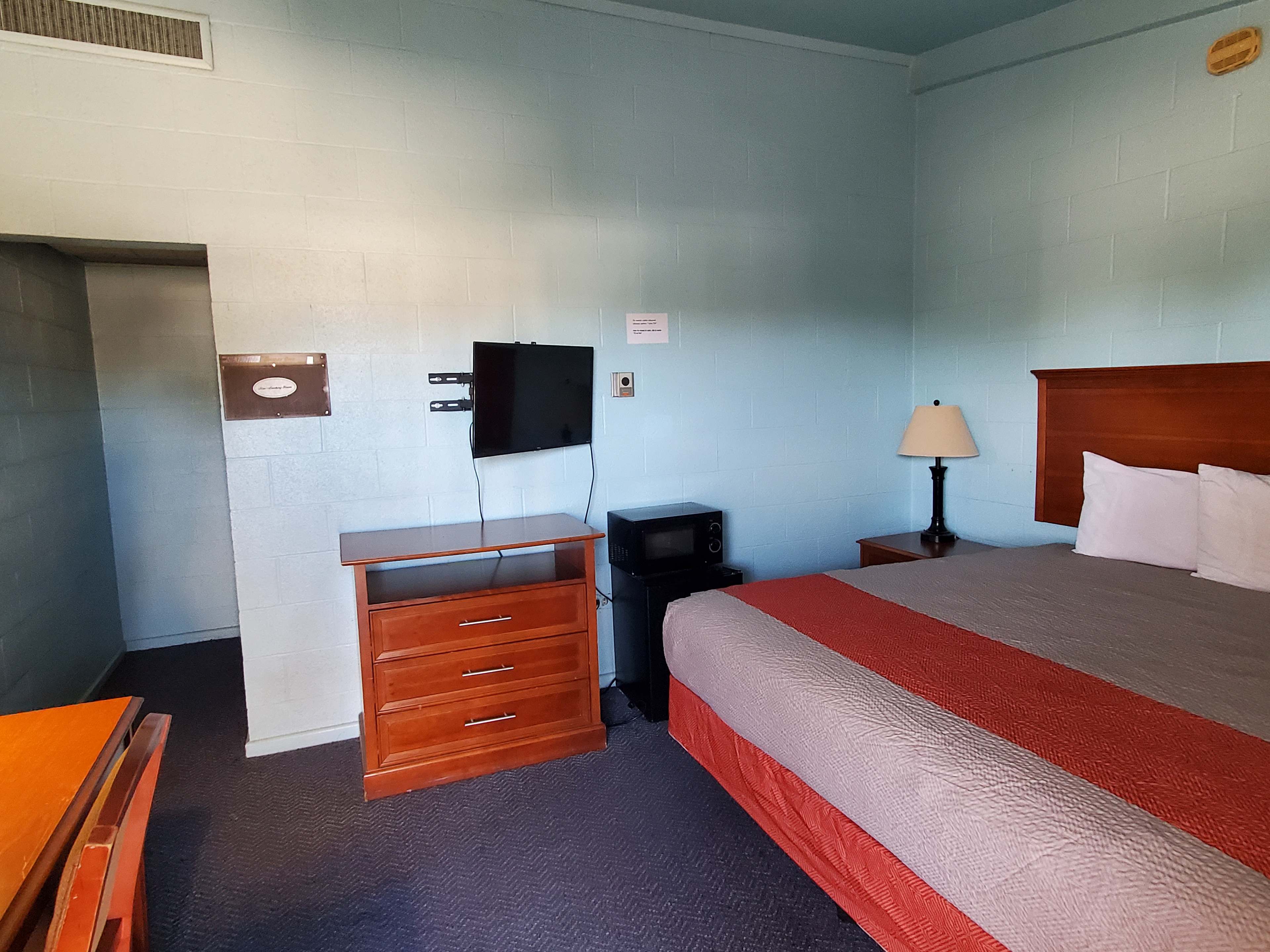 Holiday Host Motel & RV Park