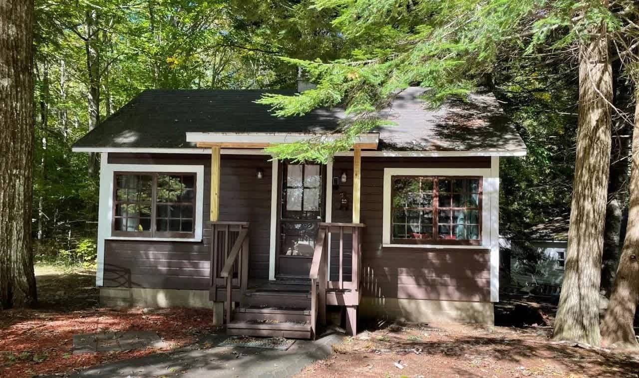 Laughing Bear Cottages - Squam Lake