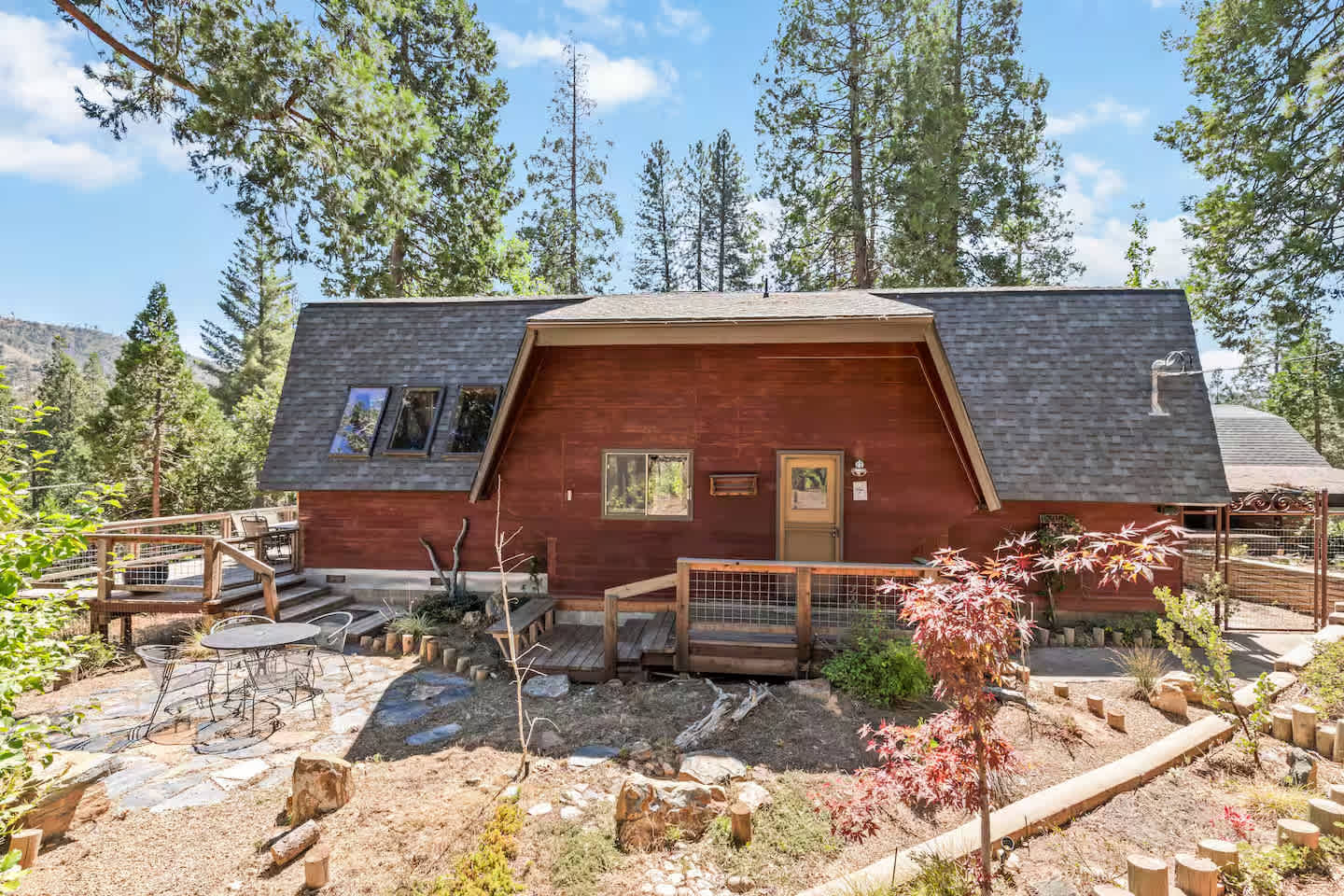 Forest Cabin Near Yosemite!