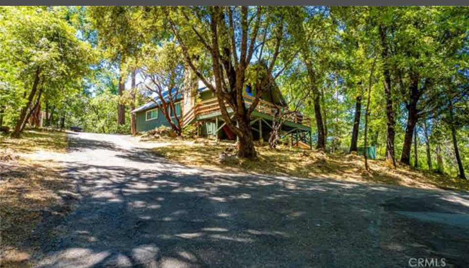 Huge lot, Lots of Parking, Wonderful Deck