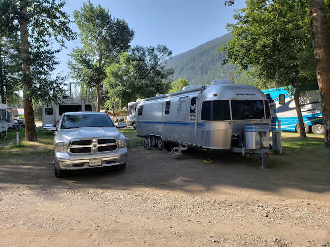 Beargrass Lodging and RV Resort